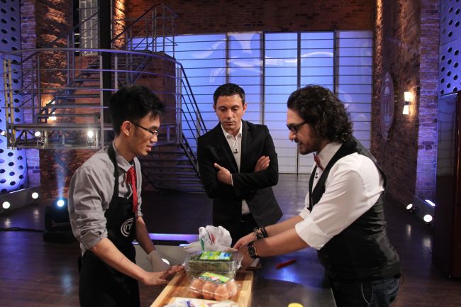 
	Cu pasi repezi spre finala Masterchef &ndash; astazi aflam cine are o sansa la cei 50.000 de euro! De la 20:30 la ProTV si pe voyo.ro
