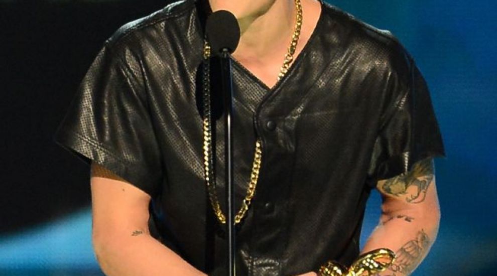 
	Justin Bieber, umilit in public, la premiile Billboad Music. Ce s-a intamplat in momentul cand a venit sa-si ridice premiul
