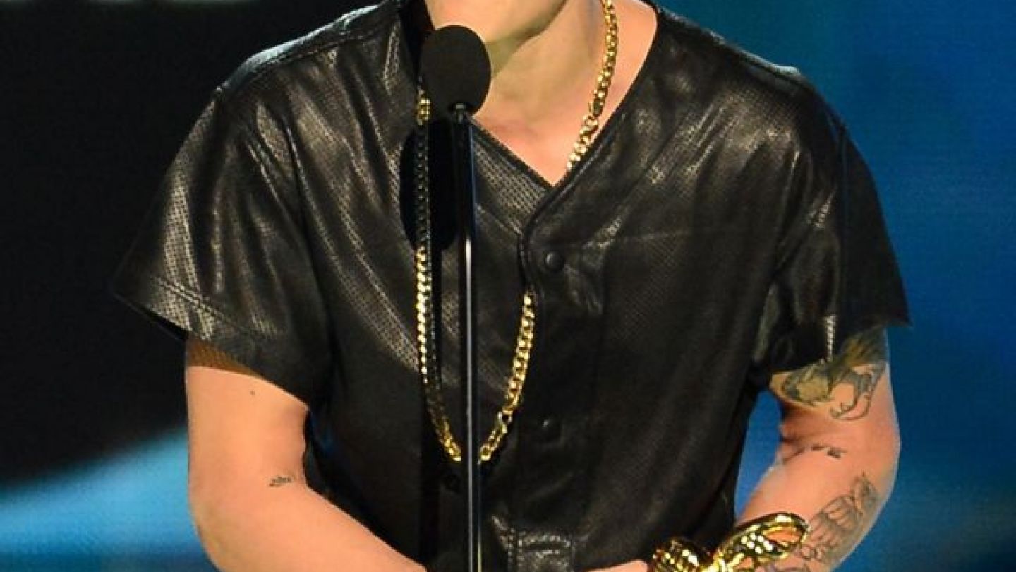 
	Justin Bieber, umilit in public, la premiile Billboad Music. Ce s-a intamplat in momentul cand a venit sa-si ridice premiul
