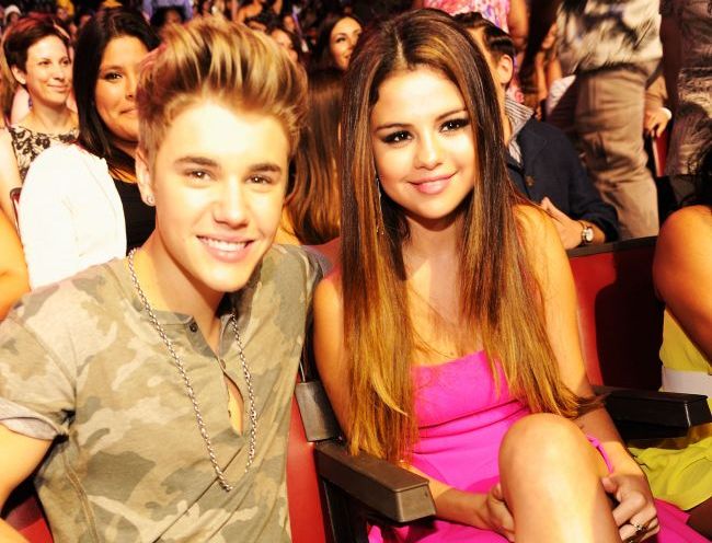 
	Selena Gomez si Justin Bieber, surprinsi in tandreturi la Billboard Awards. Vezi fotografiile care l-au infuriat pe artist
