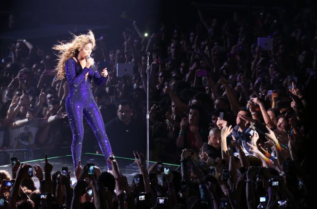 
	Gestul unui fan a infuriat-o la maxim pe Beyonce. Ce a patit cantareata in timpul unui concert
