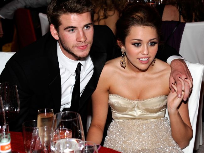 
	E oficial! Miley Cyrus si Liam Hemsworth s-au despartit. De ce au rupt logodna cei doi
