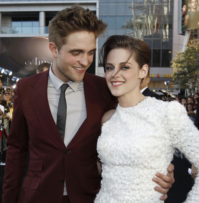 
	Robert Pattinson a uitat-o pe Kristen Stewart. Dovada ca despartirea celor doi este definitiva
