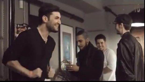 
	O piesa de aproape 6 milioane de afisari are un nou videoclip. Ce surpriza i-au facut prietenii lui Smiley
