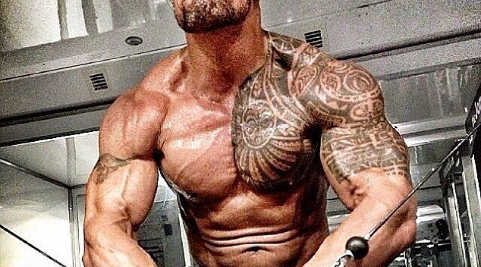 
	The Rock s-a transformat intr-un munte de muschi pentru noul sau rol. Cum arata acum actorul: fanii au ramas muti de admiratie
