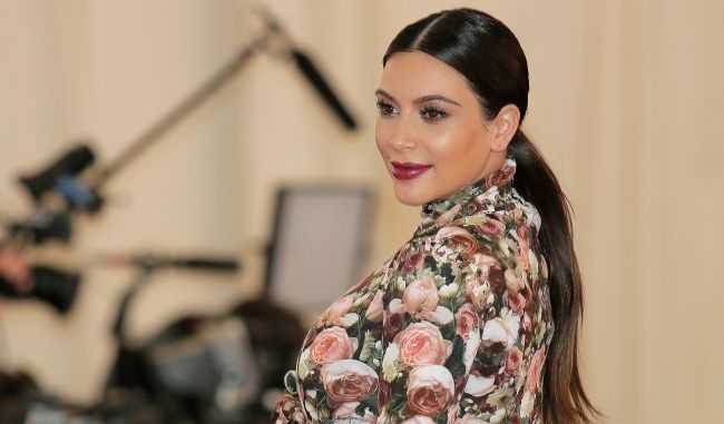 
	Prima fotografie cu Kim Kardashian dupa nastere. Cum arata vedeta dupa marele eveniment
