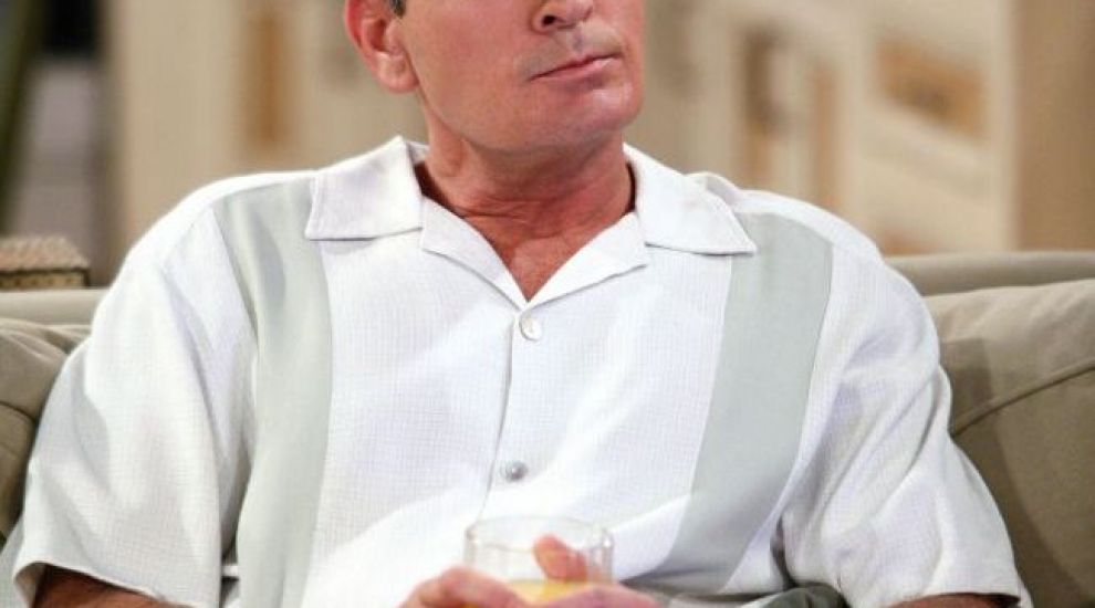 Charlie Sheen a devenit pentru prima data bunic. Fiica cea mare a actorului a nascut o fetita