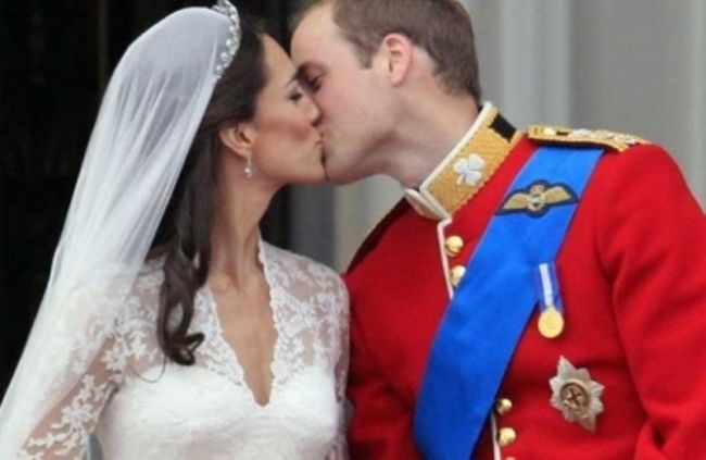 
	Kate Middleton si Printul William si-au inregistrat oficial copilul. Ce scrie la &quot;ocupatia parintilor&quot; :)
