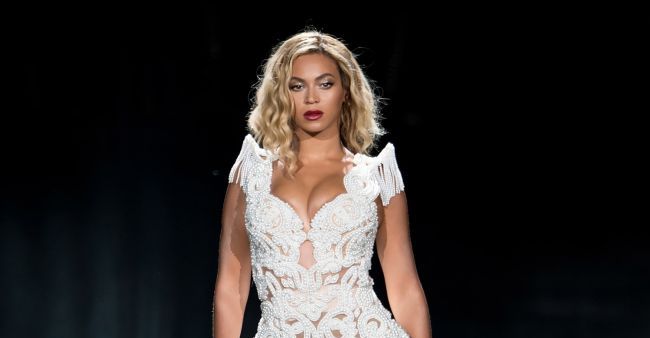 
	Incident de cosmar pentru Beyonce, pe scena. Ce i-a facut un fan cantaretei in timpul spectacolului
