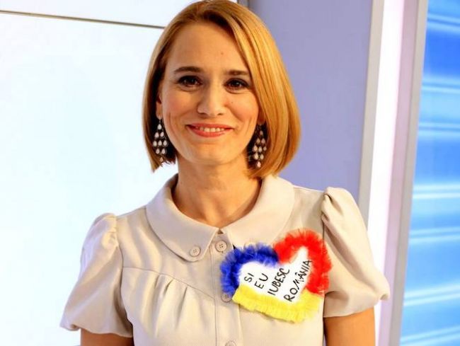 
	Andreea Esca, bruneta. Prezentatoarea Stirilor ProTV a uimit cu aceasta culoare. Iti place? FOTO
