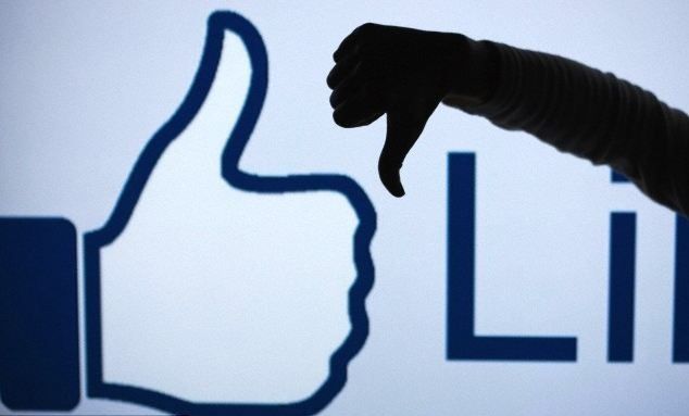 
	4 din 10 utilizatori de Facebook spun ca ii enerveaza asta. Ce faci si tu online, fara sa-ti dai seama
