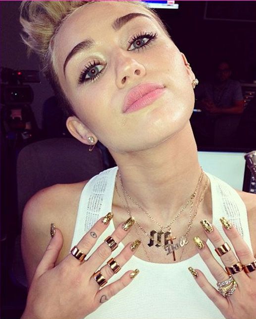 
	Miley Cyrus, din nou cu par lung si blond ca in perioada Hannah Montana. Schimbarea care i-a incantat pe toti fanii
