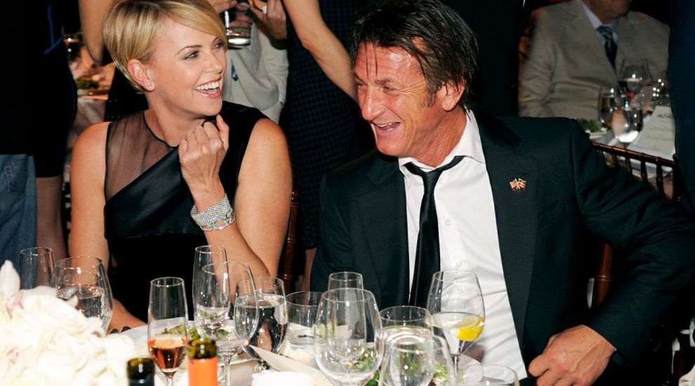 
	Un nou cuplu la Hollywood: Charlize Theron si Sean Penn au aparut pentru prima data impreuna in public
