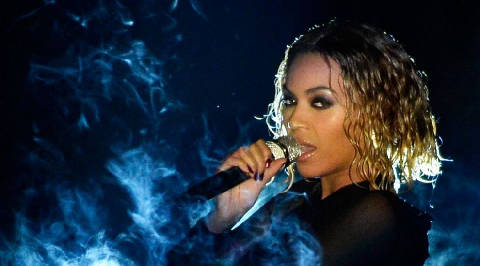 
	Beyonce, mai slaba ca niciodata, cu un spatiu urias intre coapse. Noua silueta a artistei i-a ingrijorat pe fani: &quot;Se infometeaza?&quot;
