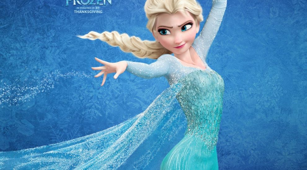 Elsa din &quot;Frozen&quot; exista si in realitate. Cine e tanara care a petrecut zile intregi pentru a arata exact ca personajul