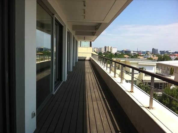 
	Cel mai scump apartament scos la vanzare in Romania costa 2 milioane de euro. FOTO
