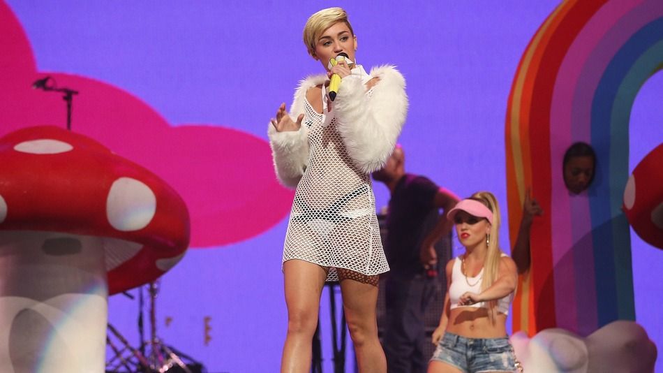 
	Barbatii au innebunit cand au vazut-o pe Miley Cyrus facand asta: VIDEO
