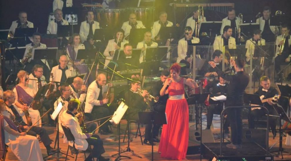 
	Claudia Iuga de la &quot;Vocea Romaniei&quot;, concert cu Filarmonica de Stat din Arad
