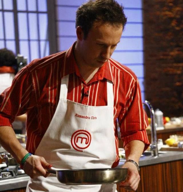 
	Un fost concurent de la &quot;Masterchef&quot; a slabit 38 de kilograme in cinci luni: &quot;Munceam mult si mancam prost&quot;. Transformarea este spectaculoasa
