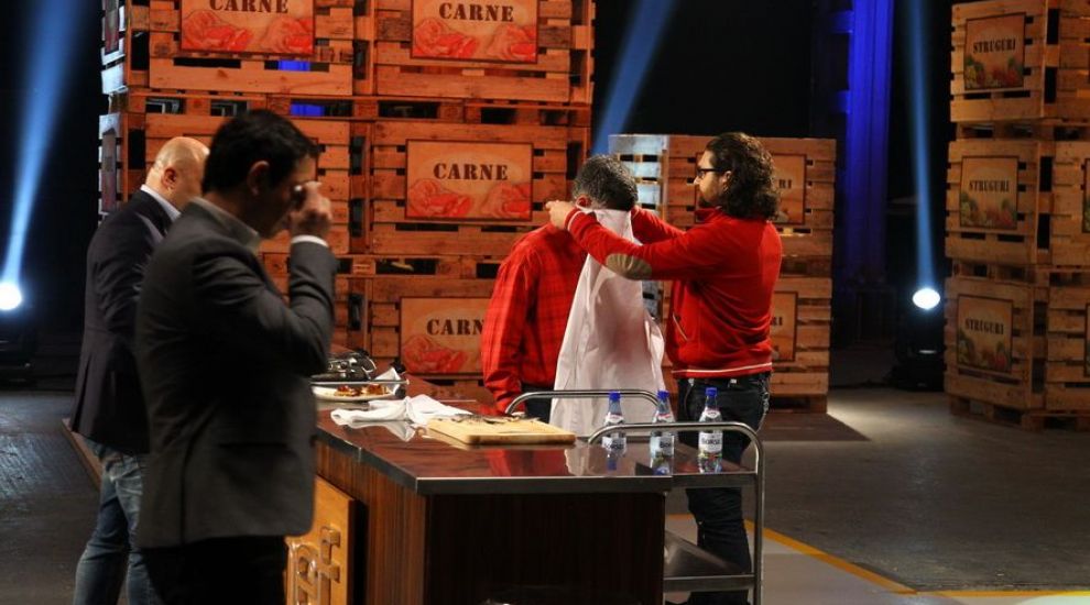 
	Premiera la &quot;MasterChef&quot;: Concurentul care i-a facut pe cei trei jurati sa planga si care a oferit un exemplu aspirantilor la un loc in show
