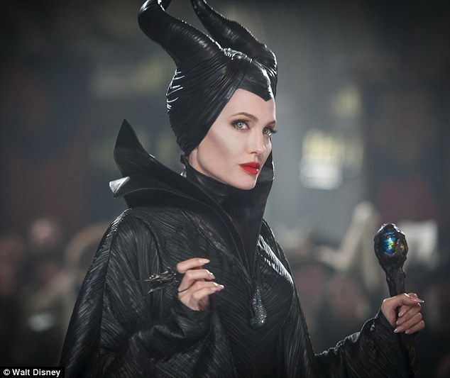 
	Fiica de cinci ani a Angelinei Jolie si a lui Brad Pitt, la primul ei rol. Primele imagini cu Vivienne in &quot;Maleficent&quot;
