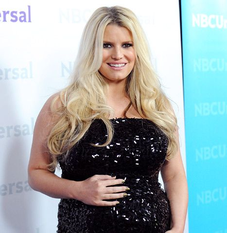 
	Jessica Simpson, mai radioasa ca niciodata, dupa ce a slabit 27 kg. Artista va imbraca anul acesta rochia de mireasa
