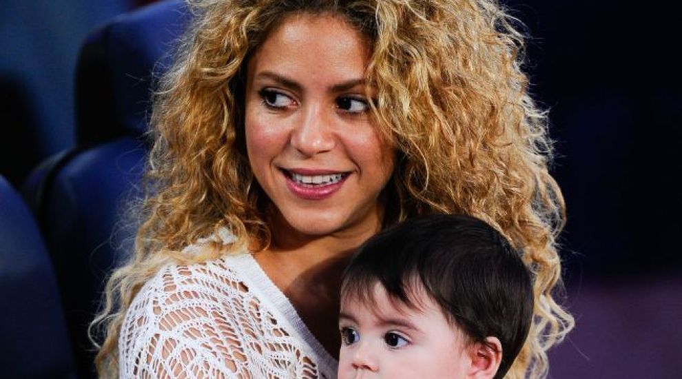 
	Fotografia de peste 2 milioane de like-uri cu care Shakira a inrosit butonul de LIKE pe Facebook. Micutul Milan este adorabil
