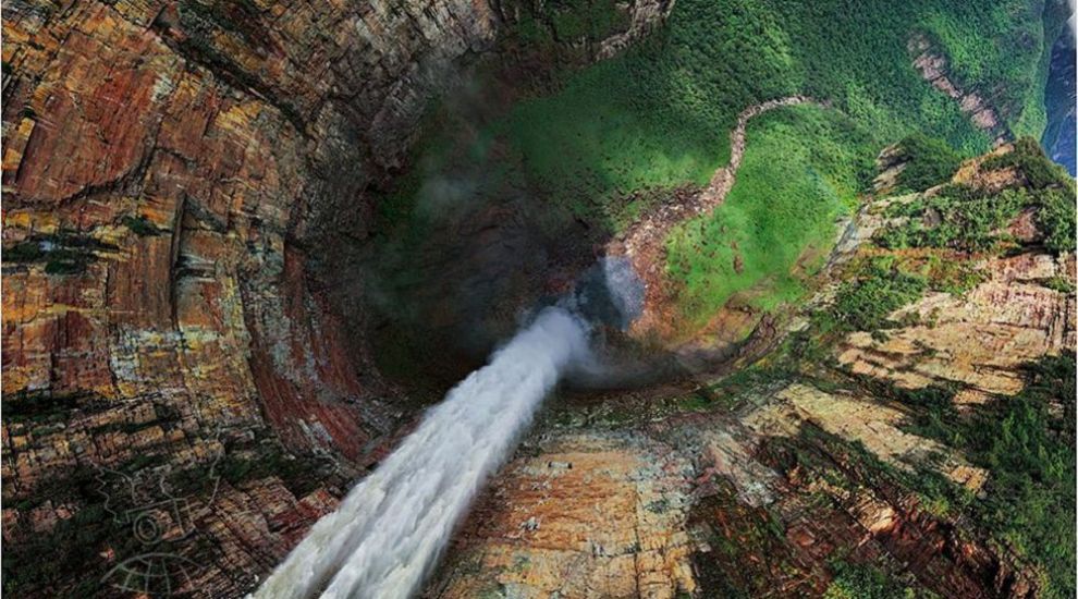 
	Au renuntat la munca de birou pentru a fotografia cele mai frumoase locuri de pe Pamant: Uite ce au reusit: FOTO
