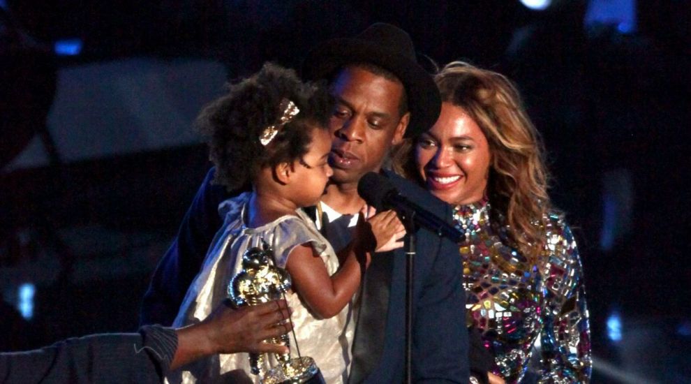 
	Fetita lui Beyonce seamana din ce in ce mai mult cu Jay-Z: FOTO
