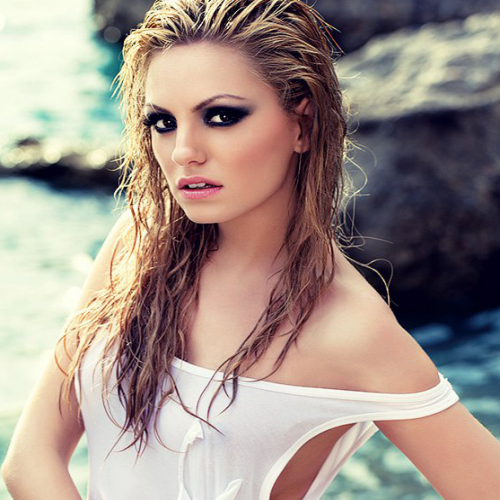 
	Imaginile in care Alexandra Stan este aproape imposibil de recunoscut. Schimbarea de look la care a apelat in urma cu putin timp
