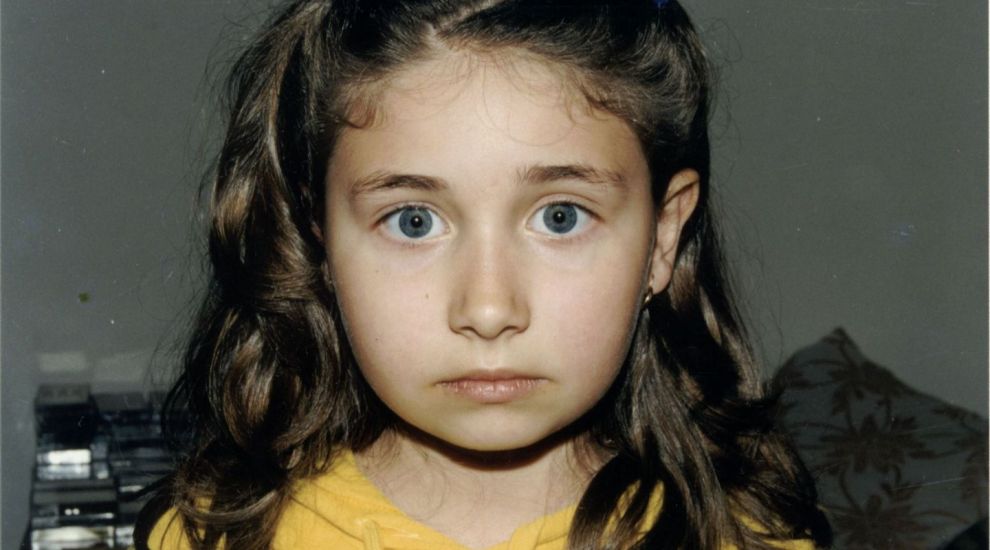 
	Fetita cu ochi mari, albastri s-a transformat intr-una dintre cele mai apreciate concurente de la Vocea Romaniei. Ai recunoscut-o?
