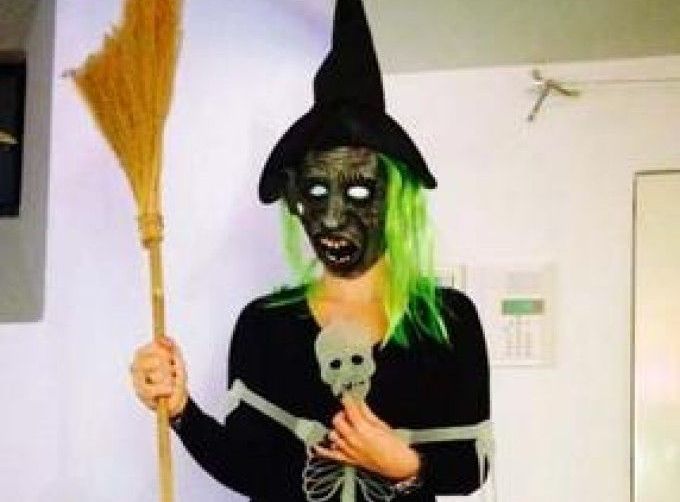 
	Andreea Esca s-a deghizat asa de Halloween si nimeni nu a mai recunoscut-o. Cum s-au costumat Nicole Cherry, Andreea Banica si Laura Cosoi
