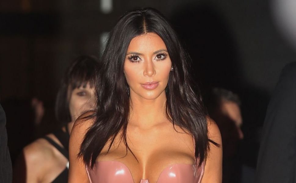 
	Kim Kardashian, tinta unei glume care a ajuns viral. Cum si-au imaginat americanii ca ar putea fi folosit celebrul posterior al vedetei
