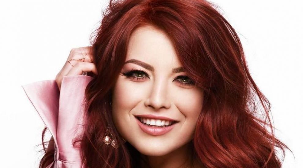 
	Elena Gheorghe, asa cum rar ai ocazia sa o vezi. Cum arata cantareata la primele ore ale diminetii
