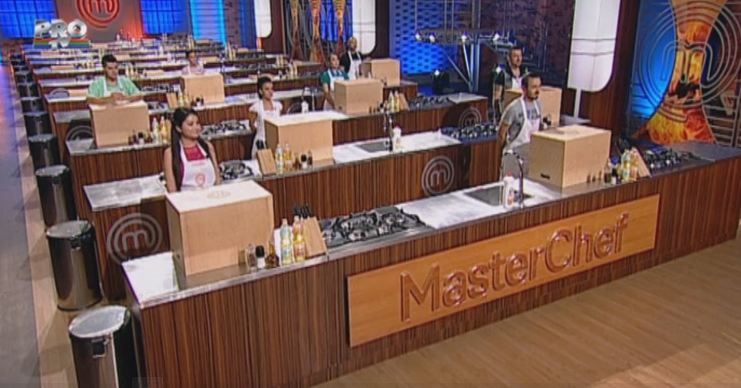 
	&quot;Niciodata nu a mirosit atat de urat Cutia Misterelor&quot;. Chefii au vrut sa le dea o lectie: surpriza neplacuta de care au avut parte concurentii MasterChef
