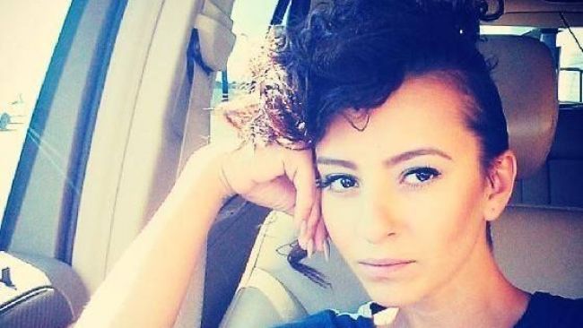 Giulia Anghelescu, la primele ore ale diminetii. Cum arata cantareata atunci cand nu apeleaza la machiaj