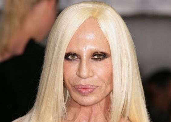 
	Ai vazut-o vreodata pe Donatella Versace inainte de operatie? Felul in care arata e absolut incredibil: FOTO
