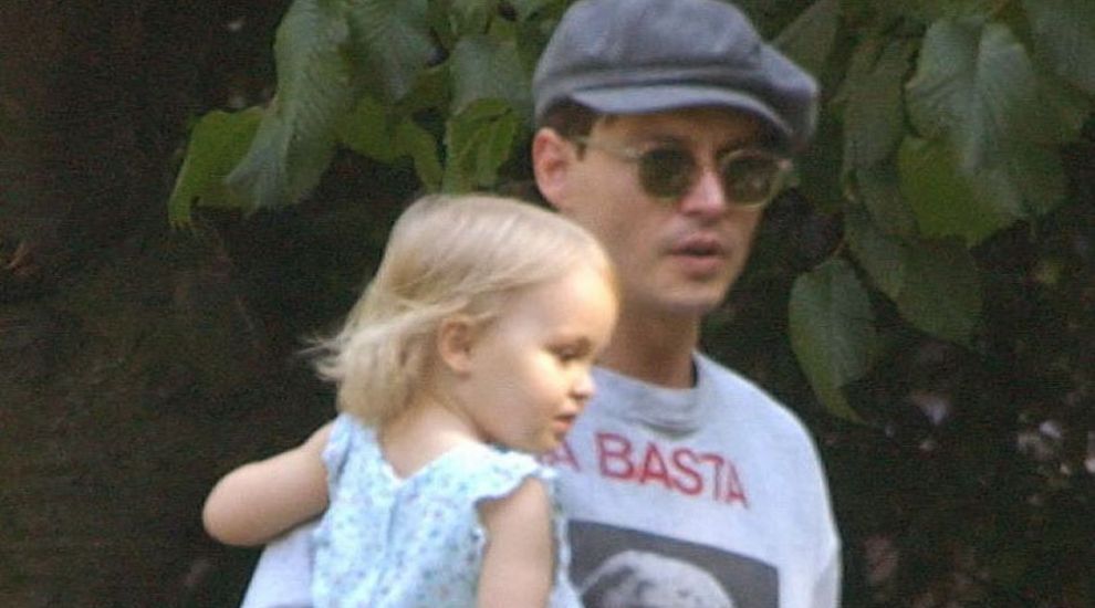 Fetita adorabila din bratele lui Johnny Depp e domnisoara in toata regula. Cum arata Lily-Rose la 15 ani