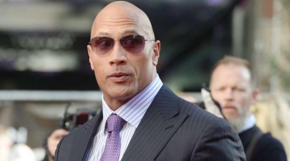 
	Ea este femeia care l-a cucerit pe Dwayne Johnson. Cum arata iubita unuia dintre cei mai duri actori de la Hollywood
