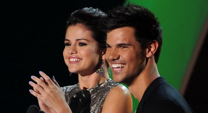 Selena Gomez, pe vremea cand era iubita lui Taylor Lautner. Cum aratau impreuna cantareata si starul din &quot;Twilight&quot;