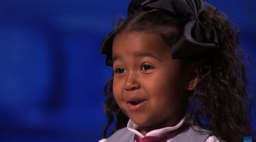 O fetita de doar 5 ani a lasat fara cuvinte juriul de la &quot;America&#39;s Got Talent&quot;. Vezi un moment magic - VIDEO