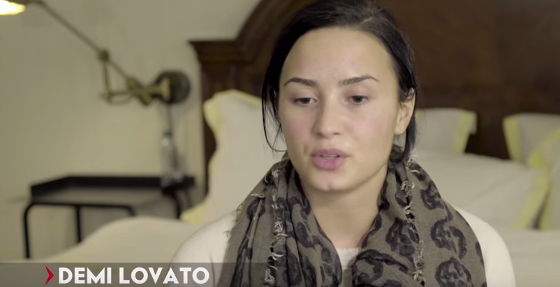 Fara machiaj, fara haine, fara retus. Demi Lovato a pozat nud pentru revista Vanity Fair