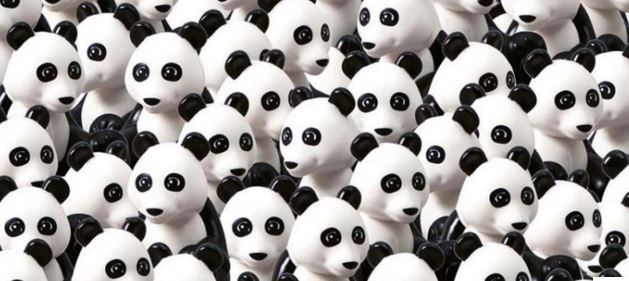 In aceasta multime de ursi panda se ascunde un intrus. Tu vezi unde este cainele din Lego?