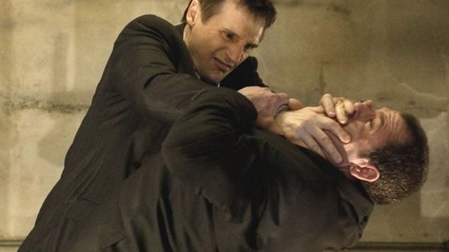 
	E celebru si are milioane de fani, dar putini stiu cum arata in tinerete. Imagini cu Liam Neeson de acum 30 de ani
