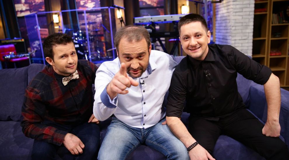 
	Jocuri de celebritate cu Bobonete, Strunila si Ipate revine cu un nou sezon in aceasta seara, la Pro TV!
