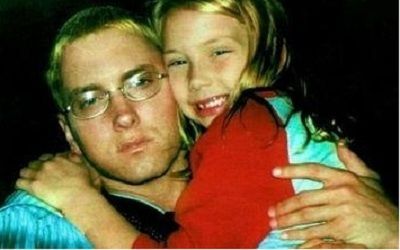 
	Eminem a tinut-o mereu ascunsa pe fiica lui de obiectivul aparatelor foto. Imagini rare cu fiica rapperului
