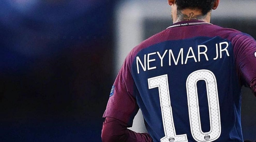 
	Neymar a &quot;rupt moda&quot; la Fashion Week Paris! Ce tinuta a abordat cel mai scump jucator din istorie
