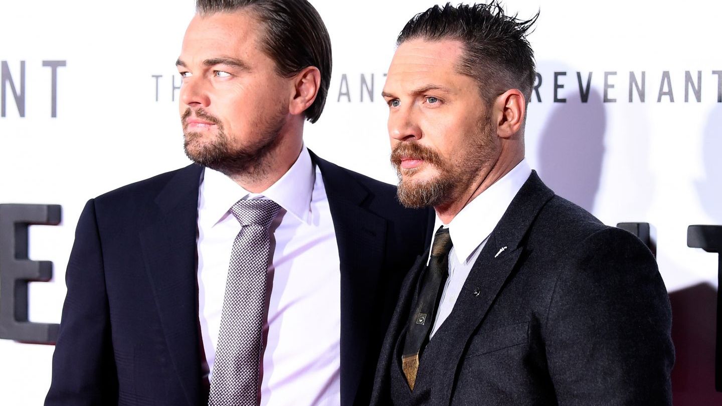 
	A pierdut un pariu cu Leonardo DiCaprio. Ce a fost obligat Tom Hardy sa isi scrie pe piele
