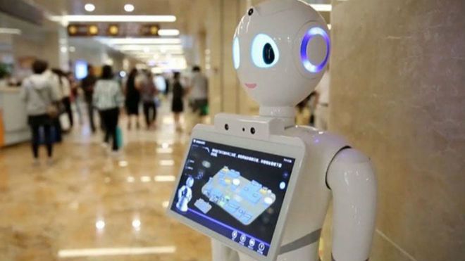 China are primul doctor robot din lume! A luat examenul si trateaza pacientii care vin la spital