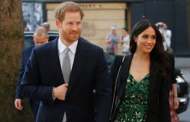 
	Cum o alinta Printul Harry pe viitoarea sa sotie. Diminutivul delicat adresat lui Meghan Markle
